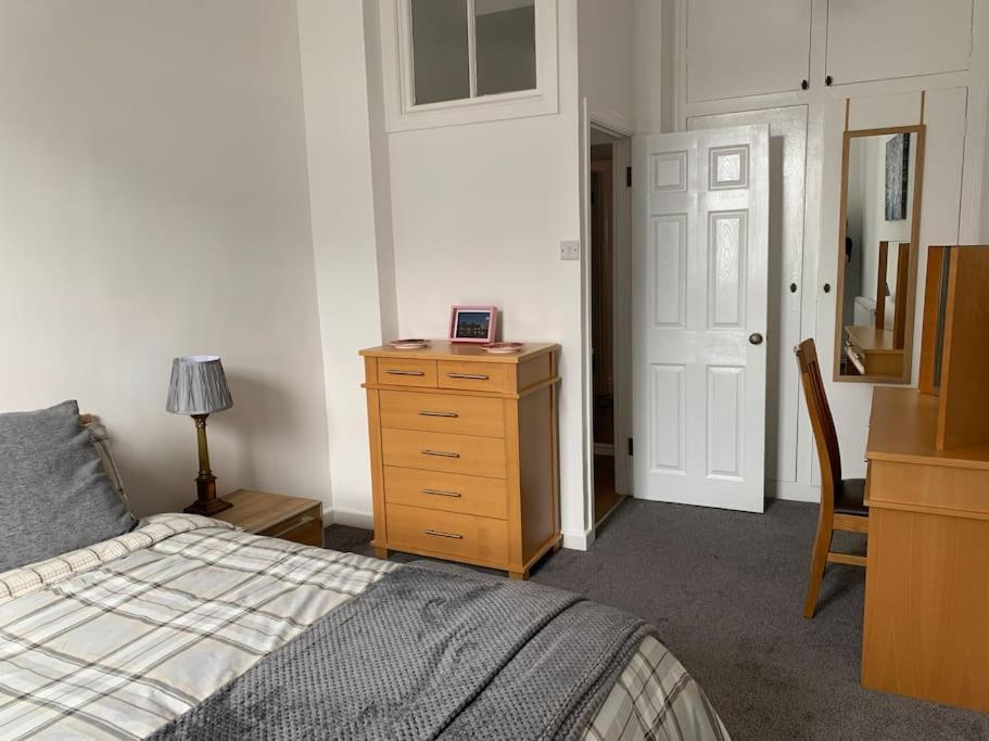 Historic Picturesque Apartment Pembroke Esterno foto